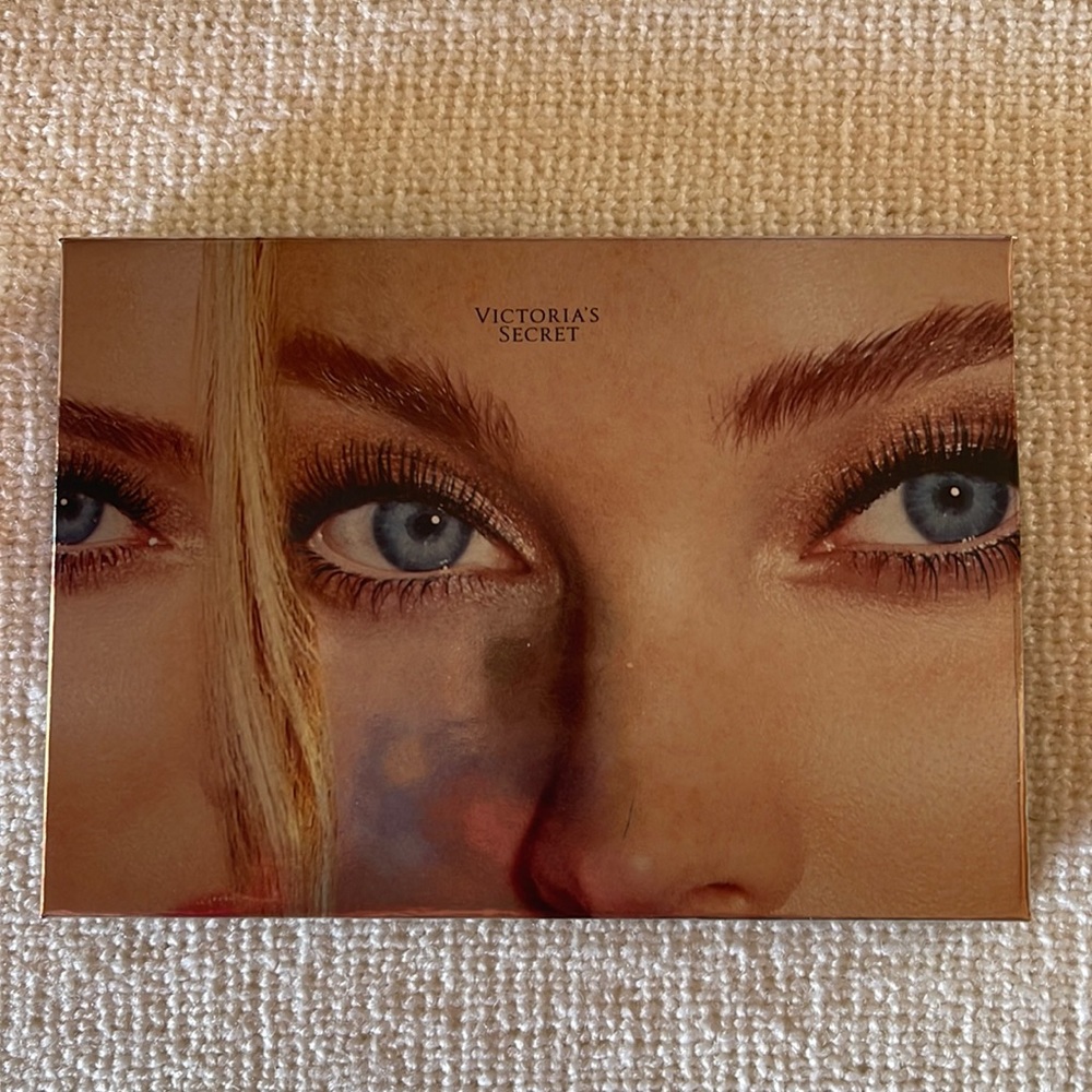Victoria’s Secret eyeshadow palette (All Eyes On You).